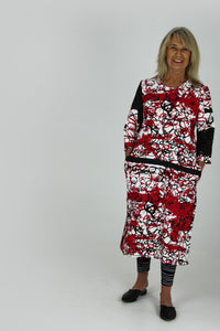 Black and red scribble on white cotton jersey dress with 3/4 sleeves